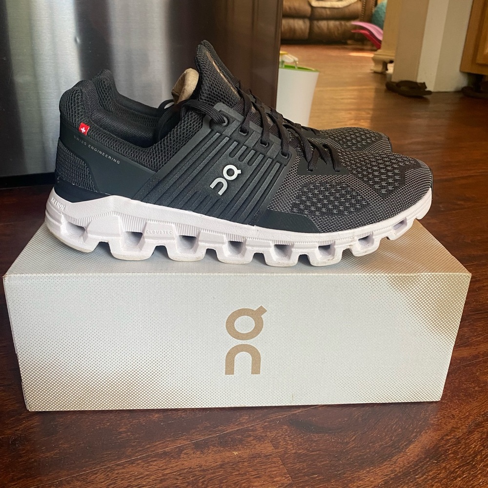(11) On Cloud Cloudswift PR running shoes